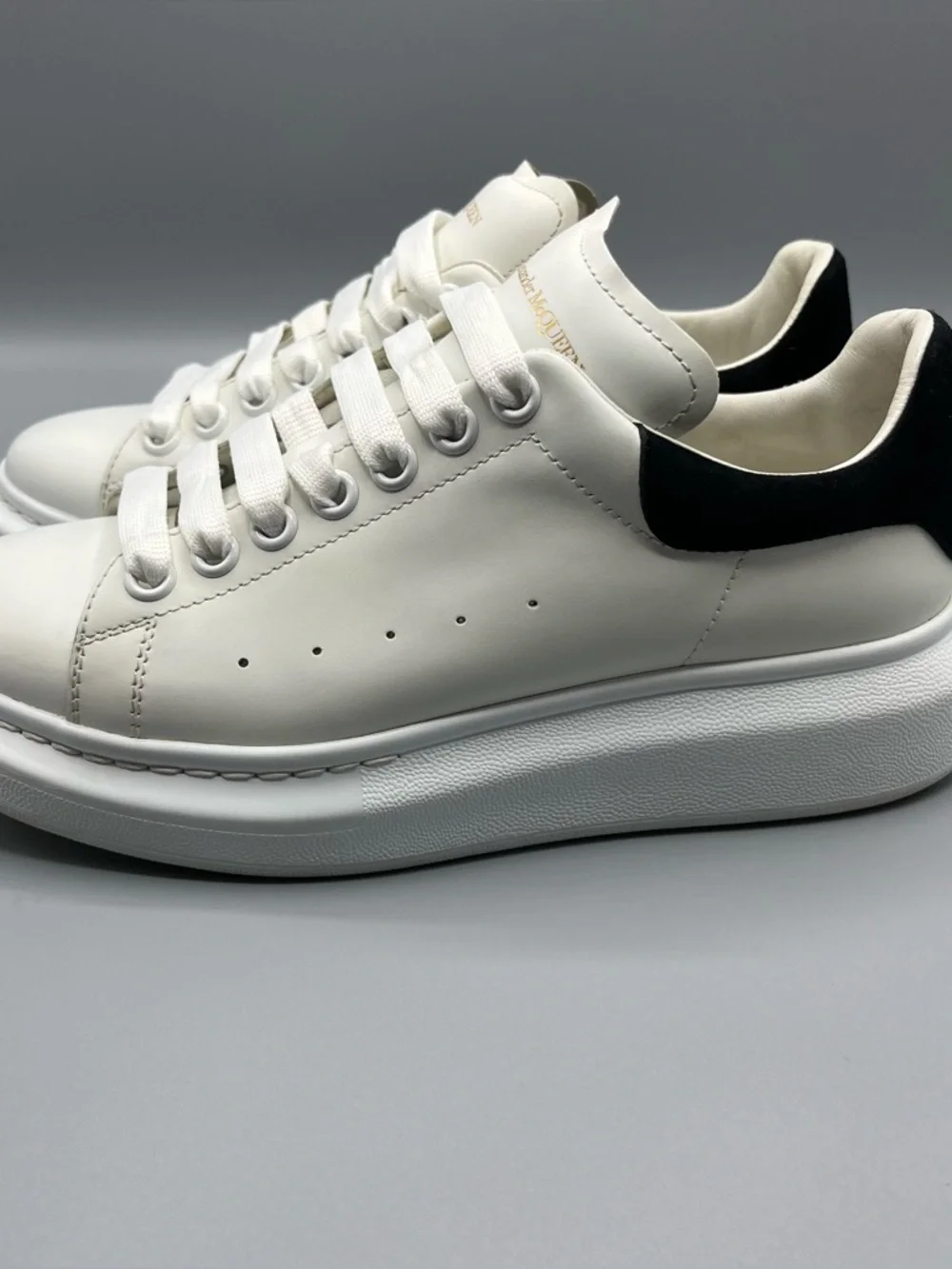 Alexander McQueen Oversized Sneakers White Black Heel Tab EU 39.5 US 9.5 Leather - Picture 5 of 14